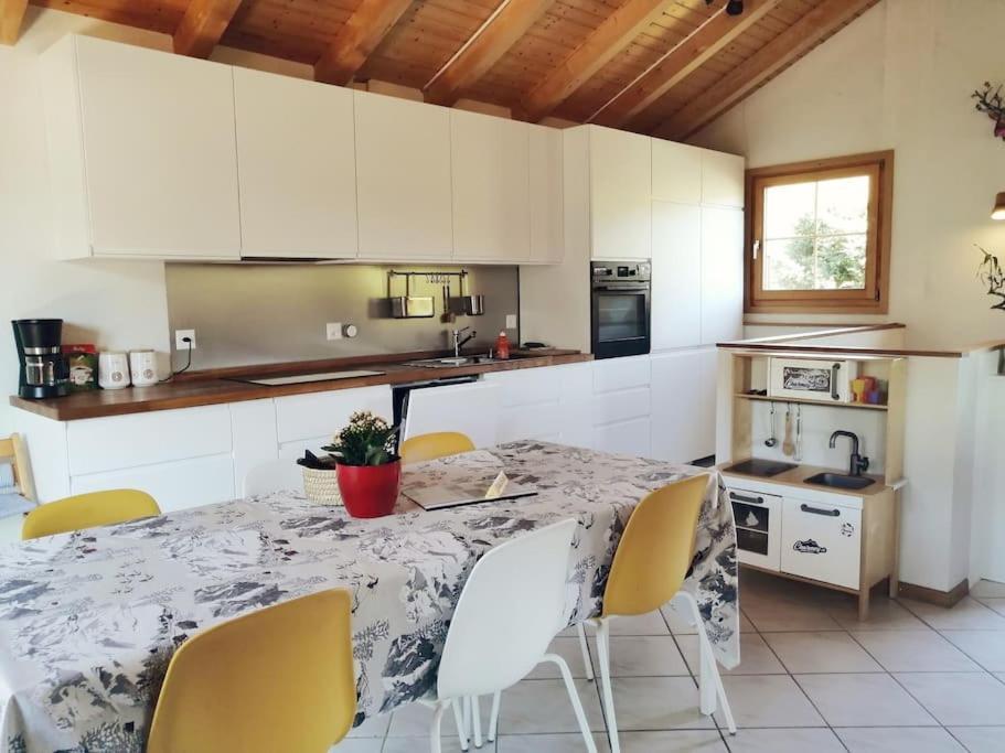 Confortable Chalet Avec Magnifique Vue En Gruyere. Шарме Экстерьер фото